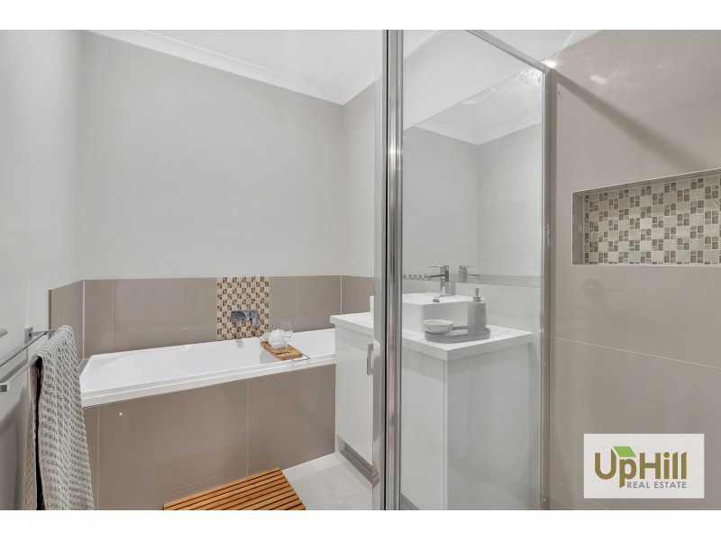 31 BABYLON CRESCENT, Clyde North VIC 3978