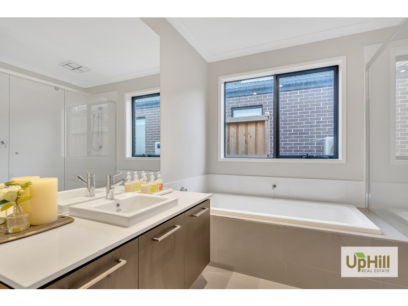 9 JUBILEE ROAD, Clyde VIC 3978