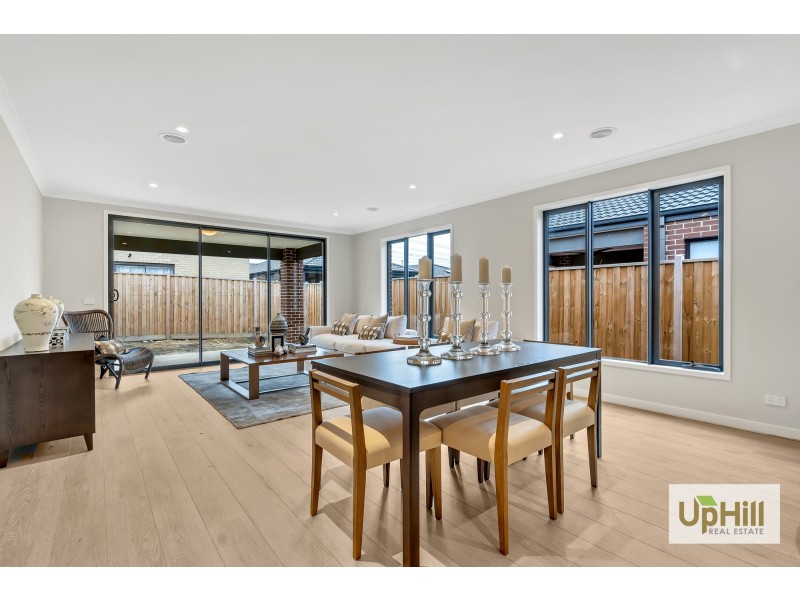 9 JUBILEE ROAD, Clyde VIC 3978