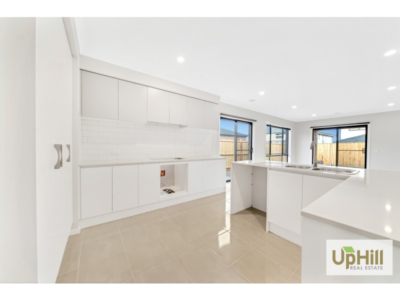 39 Evica Road, Clyde North VIC 3978