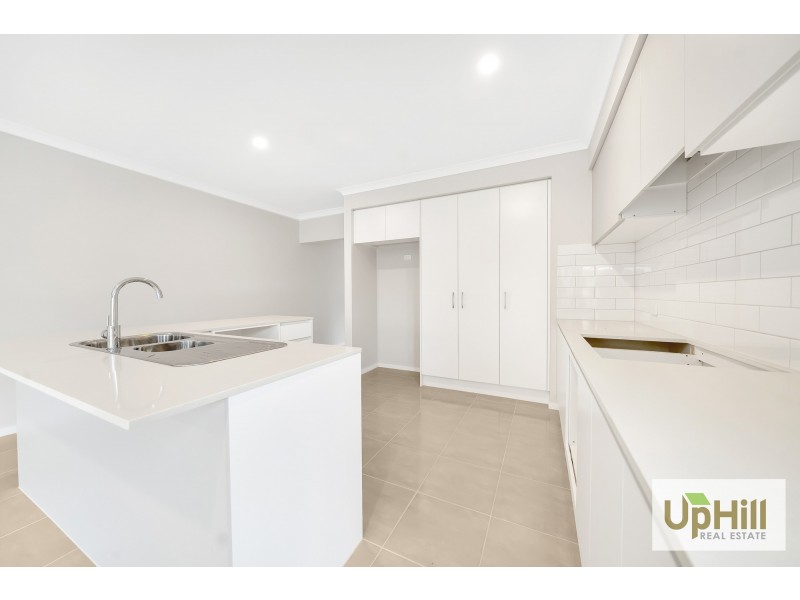 39 Evica Road, Clyde North VIC 3978