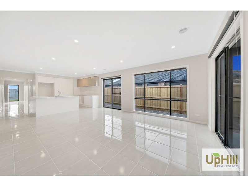 39 Evica Road, Clyde North VIC 3978