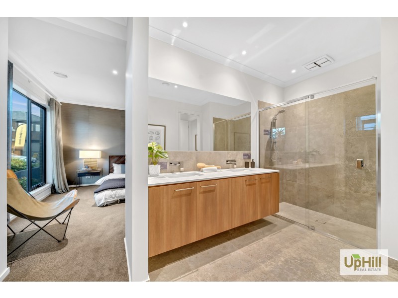 1 TALLRUSH STREET, Clyde North VIC 3978