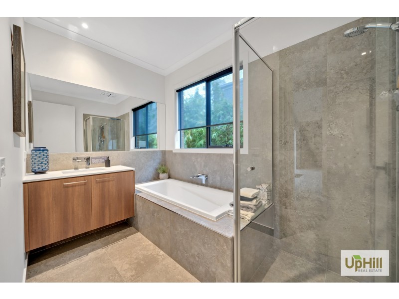 1 TALLRUSH STREET, Clyde North VIC 3978