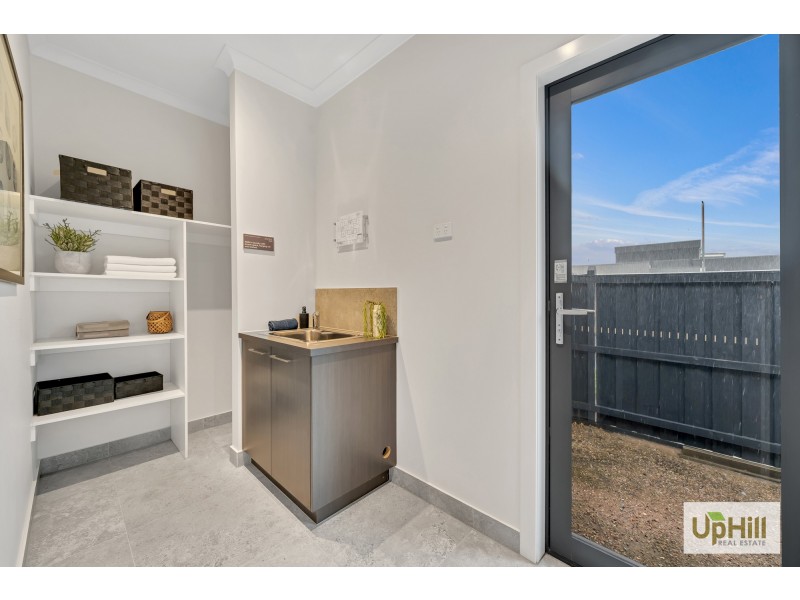 1 TALLRUSH STREET, Clyde North VIC 3978