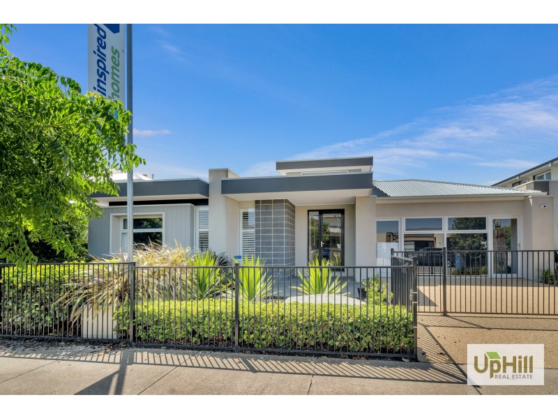 4 TALLRUSH STREET, Clyde North VIC 3978