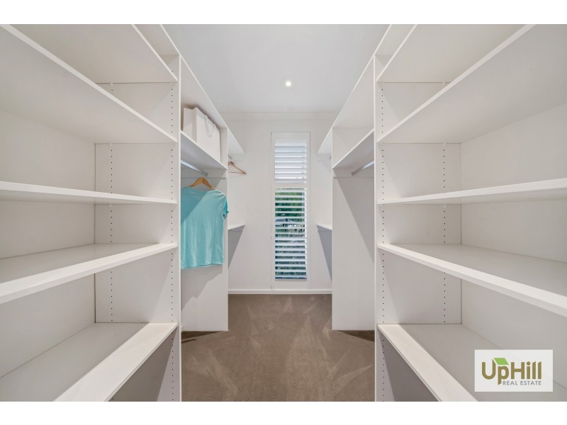 4 TALLRUSH STREET, Clyde North VIC 3978