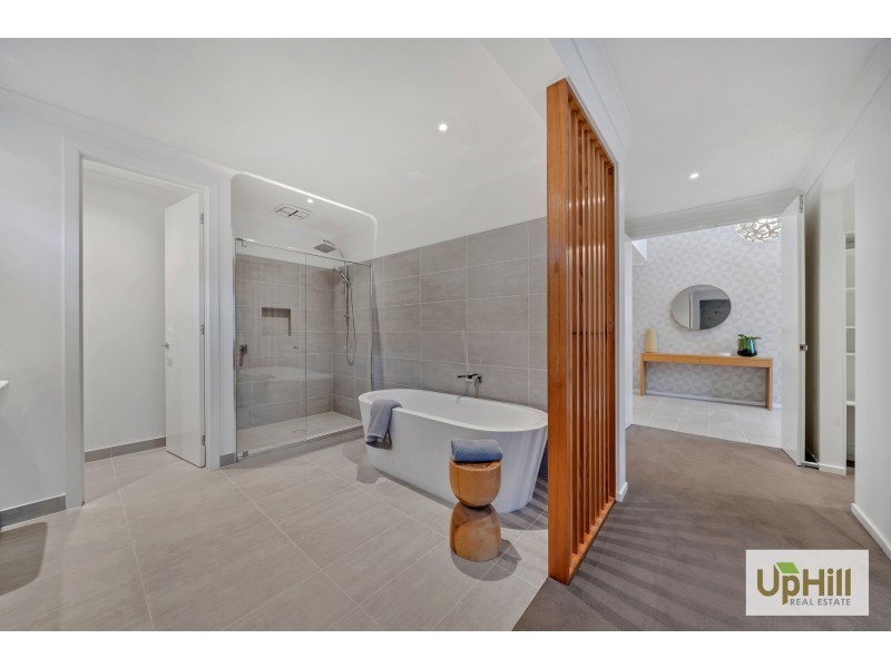 4 TALLRUSH STREET, Clyde North VIC 3978