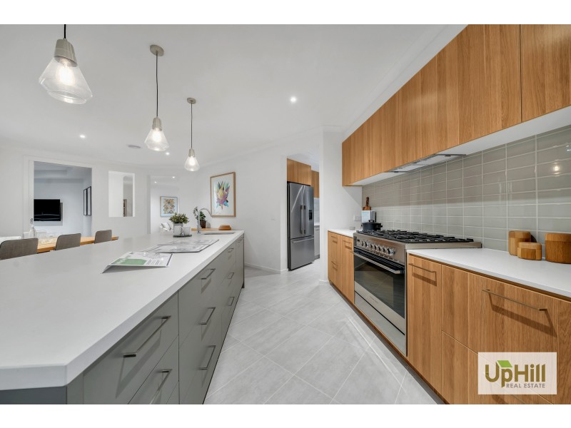 4 TALLRUSH STREET, Clyde North VIC 3978