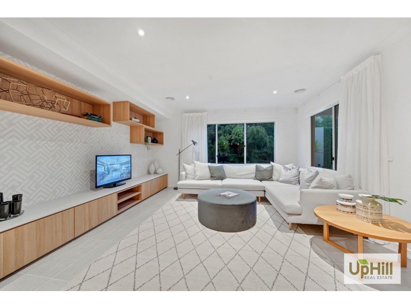 4 TALLRUSH STREET, Clyde North VIC 3978