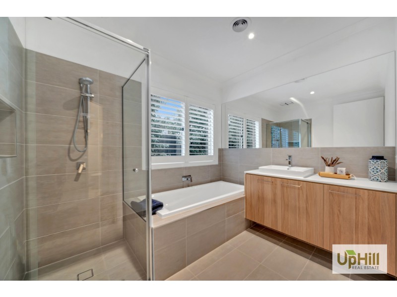 4 TALLRUSH STREET, Clyde North VIC 3978