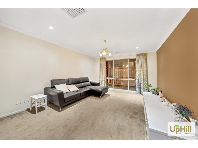 18 RIVERSTONE BLVD, Clyde North VIC 3978