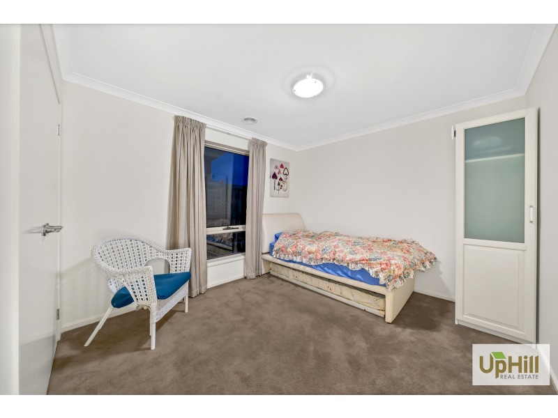 18 RIVERSTONE BLVD, Clyde North VIC 3978