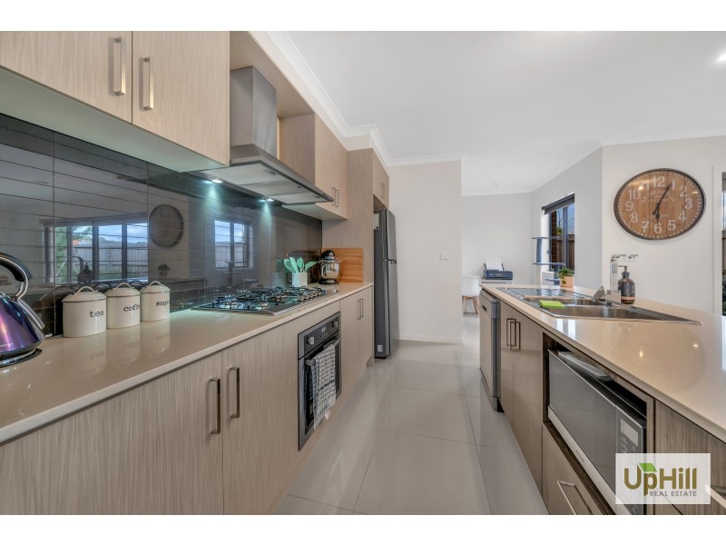 5 CREEKTON CLOSE, Pakenham VIC 3810