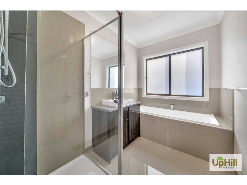 5 CREEKTON CLOSE, Pakenham VIC 3810