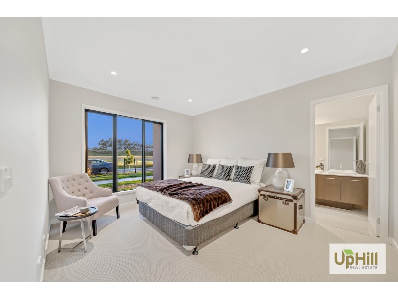 21  SHULZE DRIVE, Clyde North VIC 3978