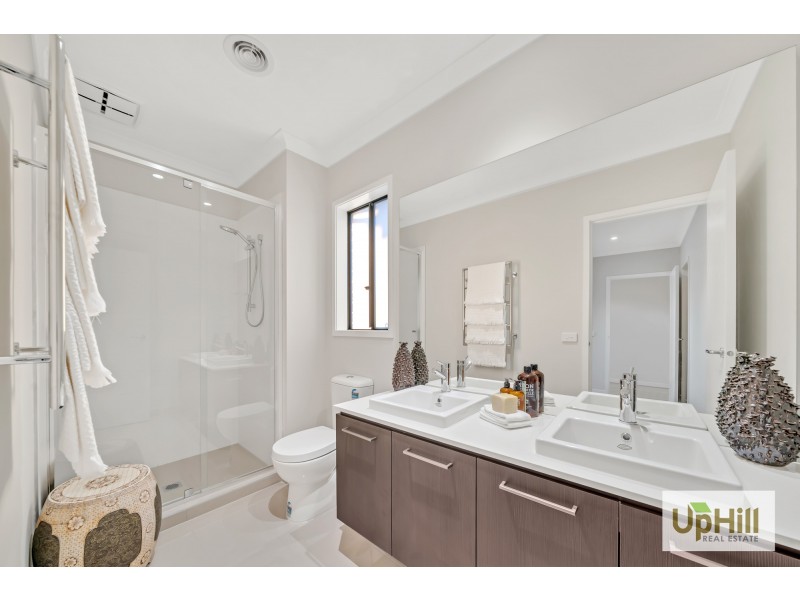 21  SHULZE DRIVE, Clyde North VIC 3978