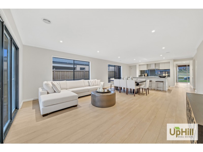 21  SHULZE DRIVE, Clyde North VIC 3978