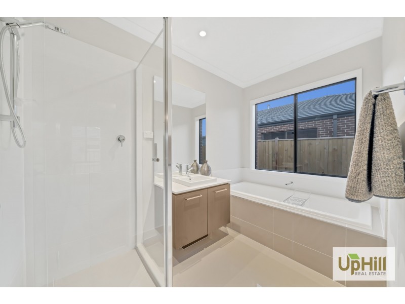 21  SHULZE DRIVE, Clyde North VIC 3978