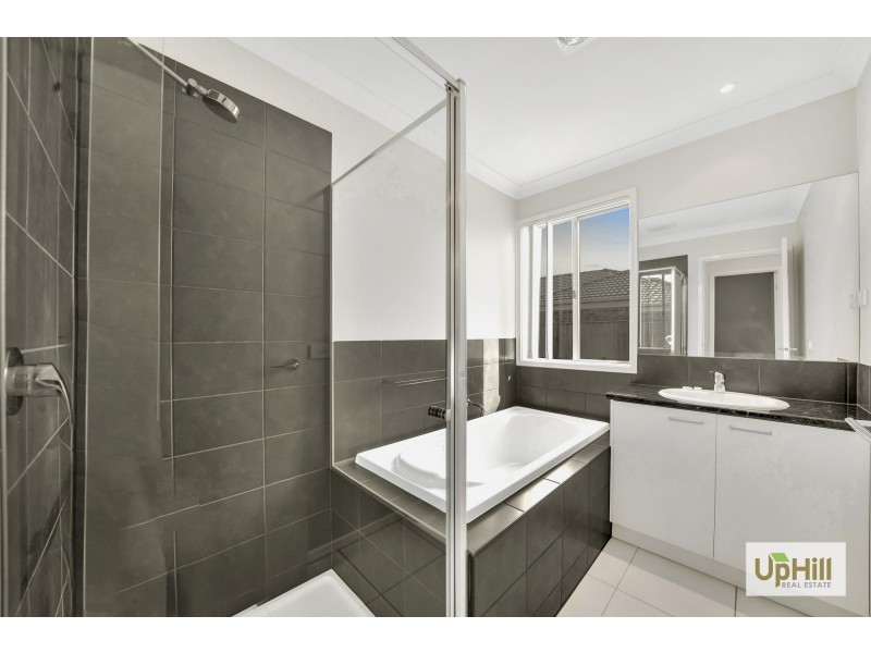 82 Everlasting Boulevard, Cranbourne West VIC 3977