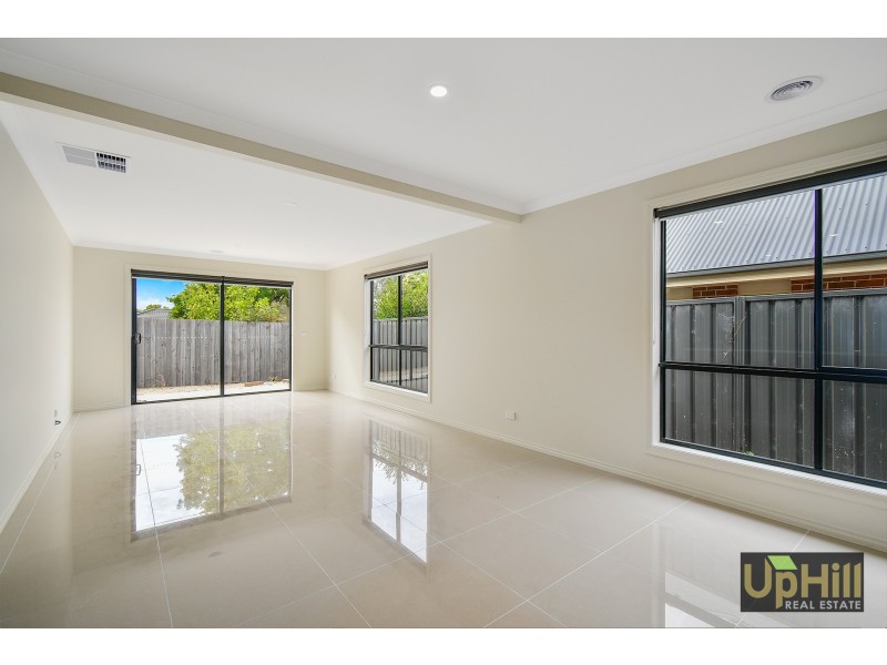 2C  Henry street, Pakenham VIC 3810