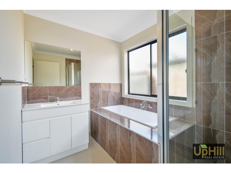 2C  Henry street, Pakenham VIC 3810