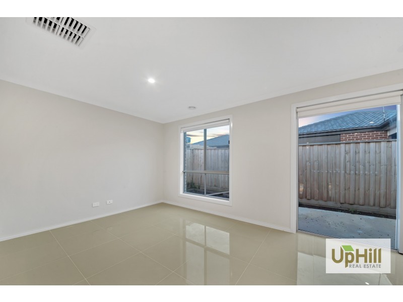 2C  Henry street, Pakenham VIC 3810