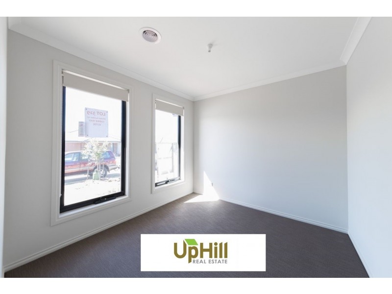 15 Cubbie Way, Clyde North VIC 3978