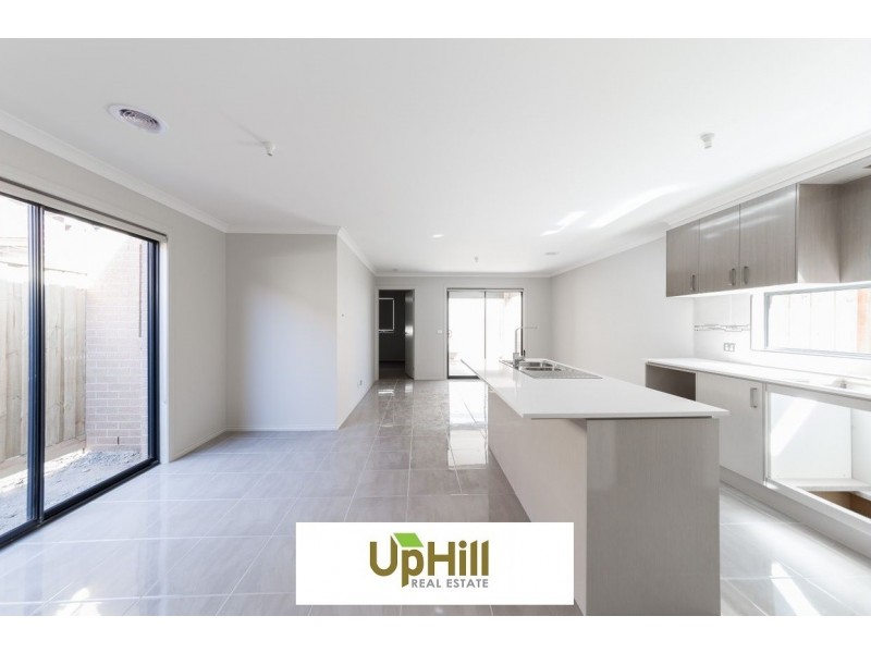 15 Cubbie Way, Clyde North VIC 3978