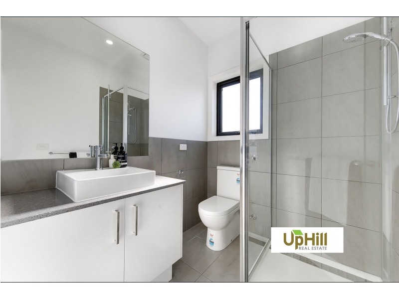 32 AMESBURY WAY, Clyde North VIC 3978