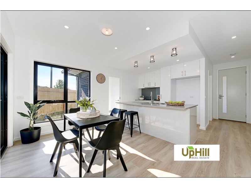 8  PORTIA CIRCUIT, Clyde North VIC 3978