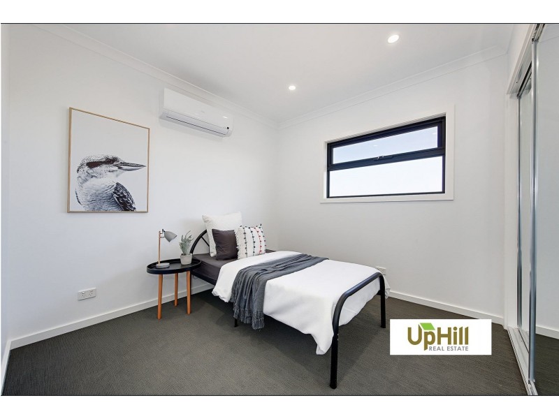 8  PORTIA CIRCUIT, Clyde North VIC 3978