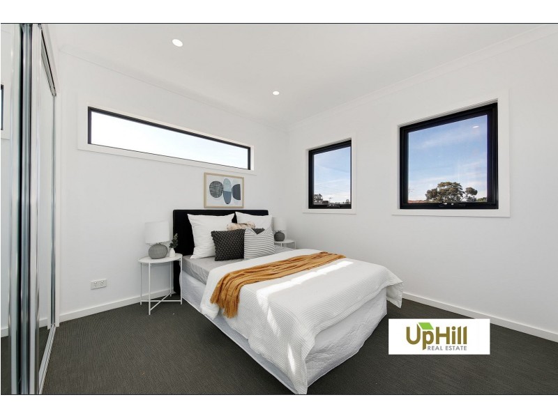 8  PORTIA CIRCUIT, Clyde North VIC 3978