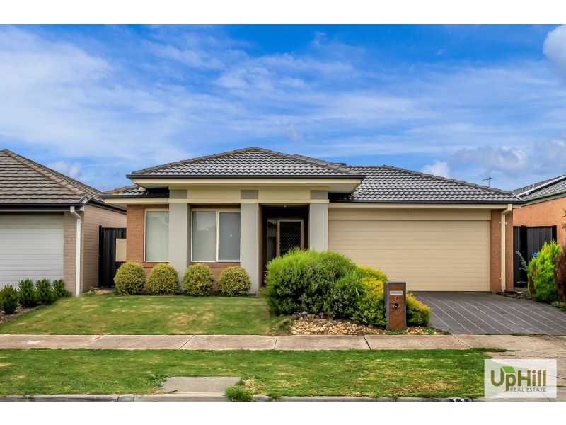 11 Gelderland Drive, Clyde North VIC 3978