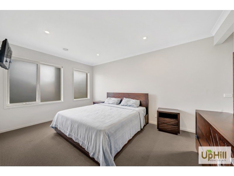 11 Gelderland Drive, Clyde North VIC 3978