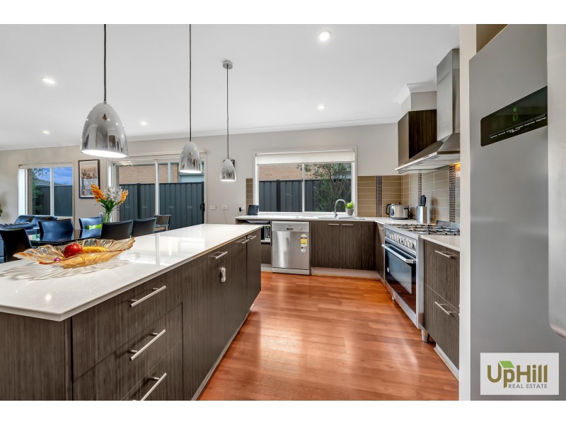 11 Gelderland Drive, Clyde North VIC 3978