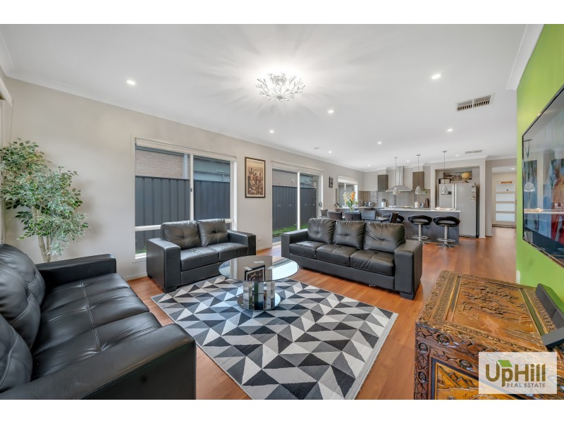 11 Gelderland Drive, Clyde North VIC 3978