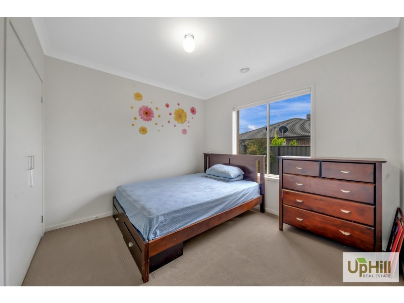 11 Gelderland Drive, Clyde North VIC 3978