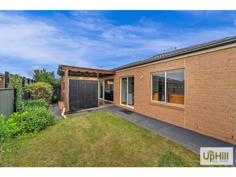 11 Gelderland Drive, Clyde North VIC 3978