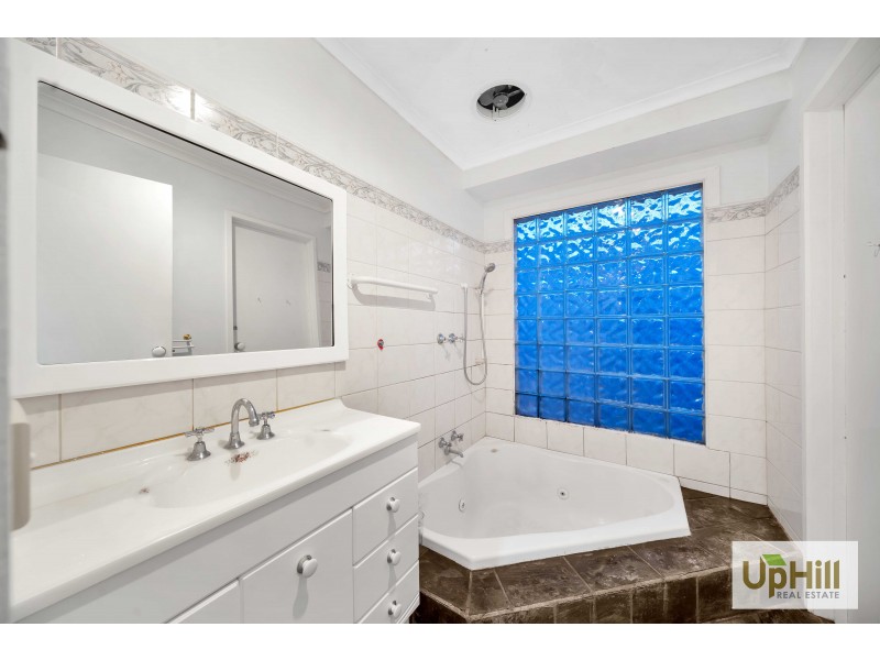 3 Gregory Court, Cranbourne North VIC 3977