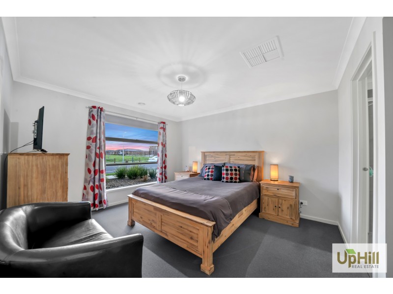 6 Kite Street, Clyde North VIC 3978