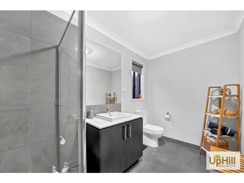 6 Kite Street, Clyde North VIC 3978