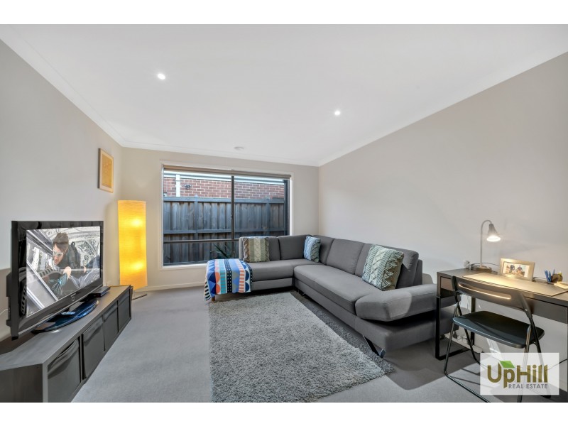 6 Kite Street, Clyde North VIC 3978