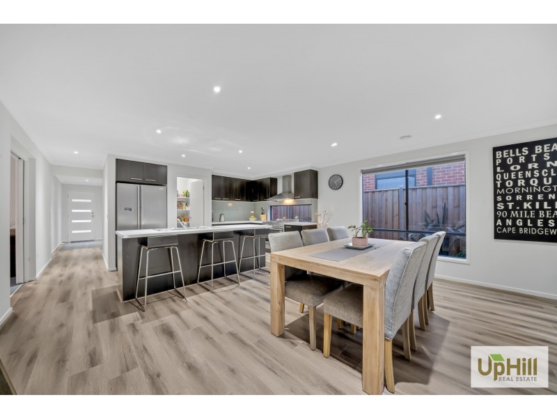 6 Kite Street, Clyde North VIC 3978