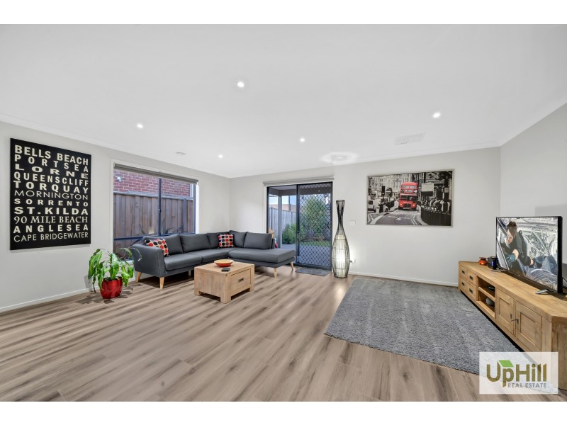 6 Kite Street, Clyde North VIC 3978