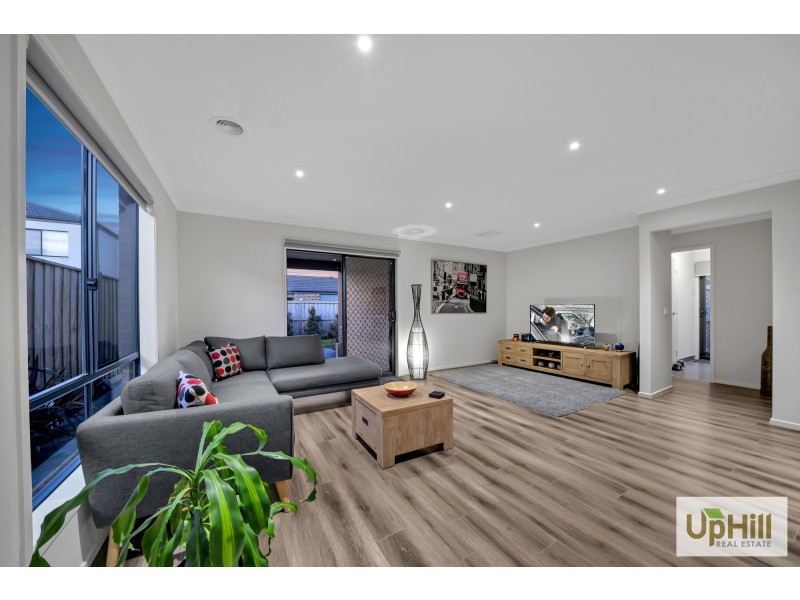 6 Kite Street, Clyde North VIC 3978