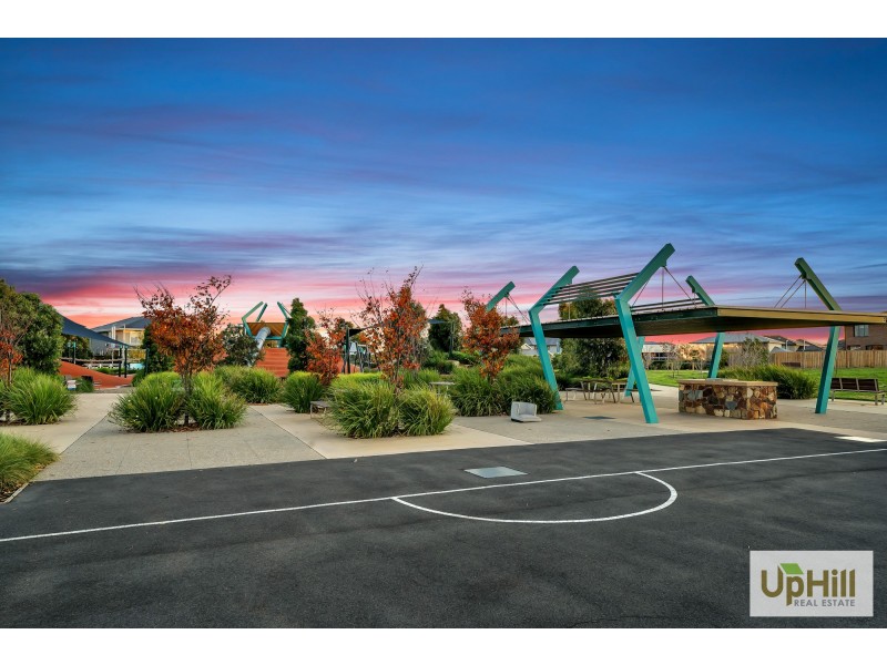 6 Kite Street, Clyde North VIC 3978