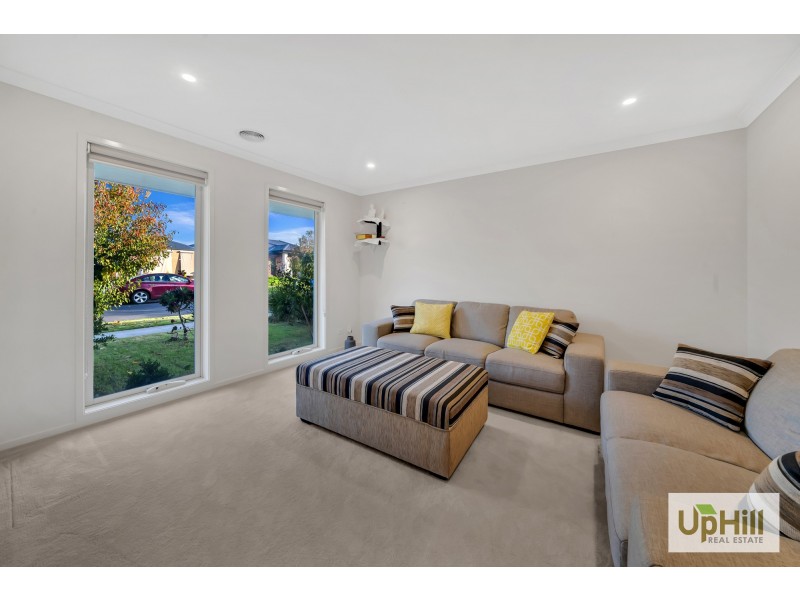 15 Scullin Street, Cranbourne East VIC 3977