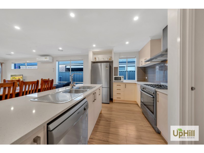 15 Scullin Street, Cranbourne East VIC 3977