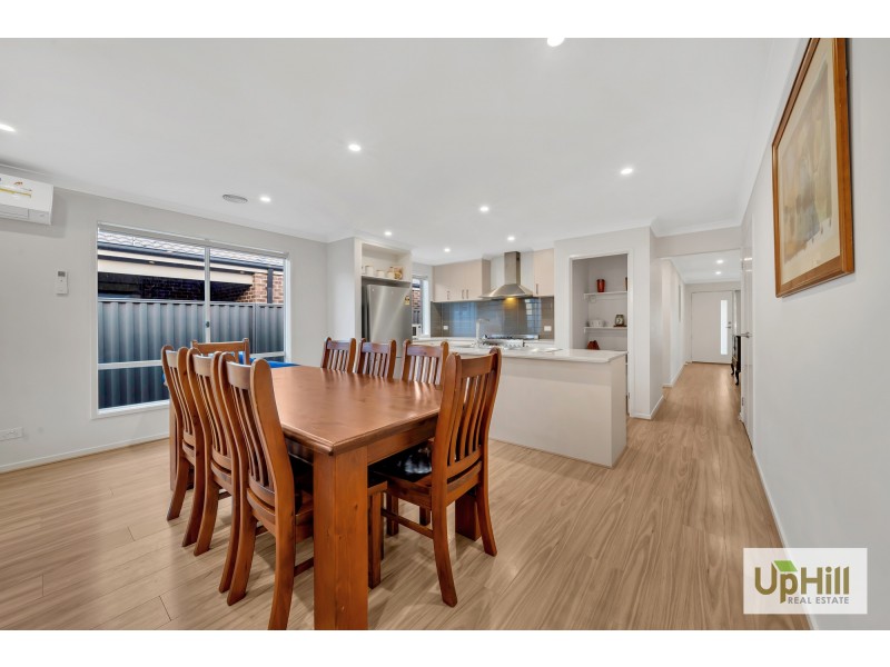 15 Scullin Street, Cranbourne East VIC 3977